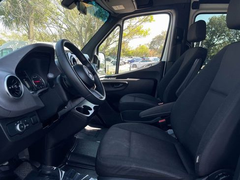 Used 2025 Mercedes-Benz Sprinter 2500 image 13