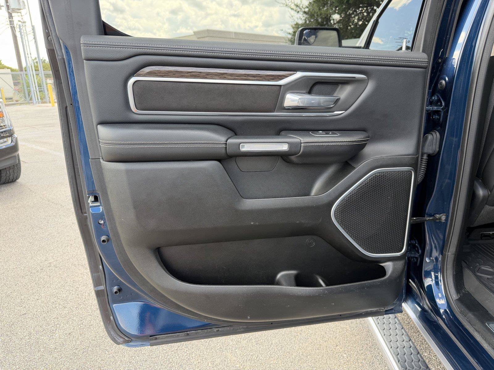 Used 2020 RAM 1500 Laramie AWD/4WD image 17