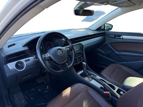 Used 2020 Volkswagen Passat 2.0T SE w/ Sunroof Package FWD image 9