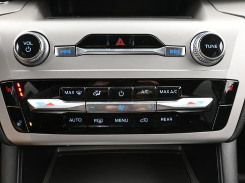 Used 2023 Ford Explorer XLT w/ Equipment Group 202A image 17