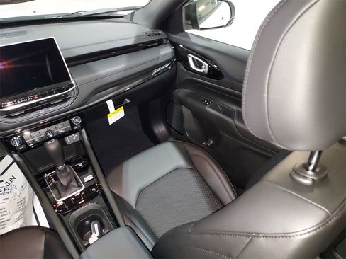 New 2026 Jeep Compass Latitude image 11