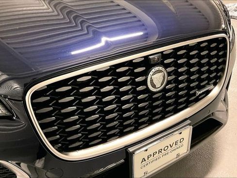 Certified 2025 Jaguar F-PACE R-Dynamic S image 31