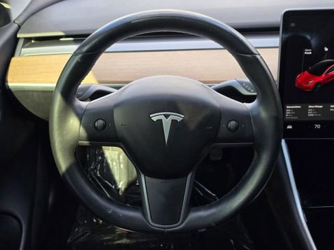 Used 2018 Tesla Model 3 image 21