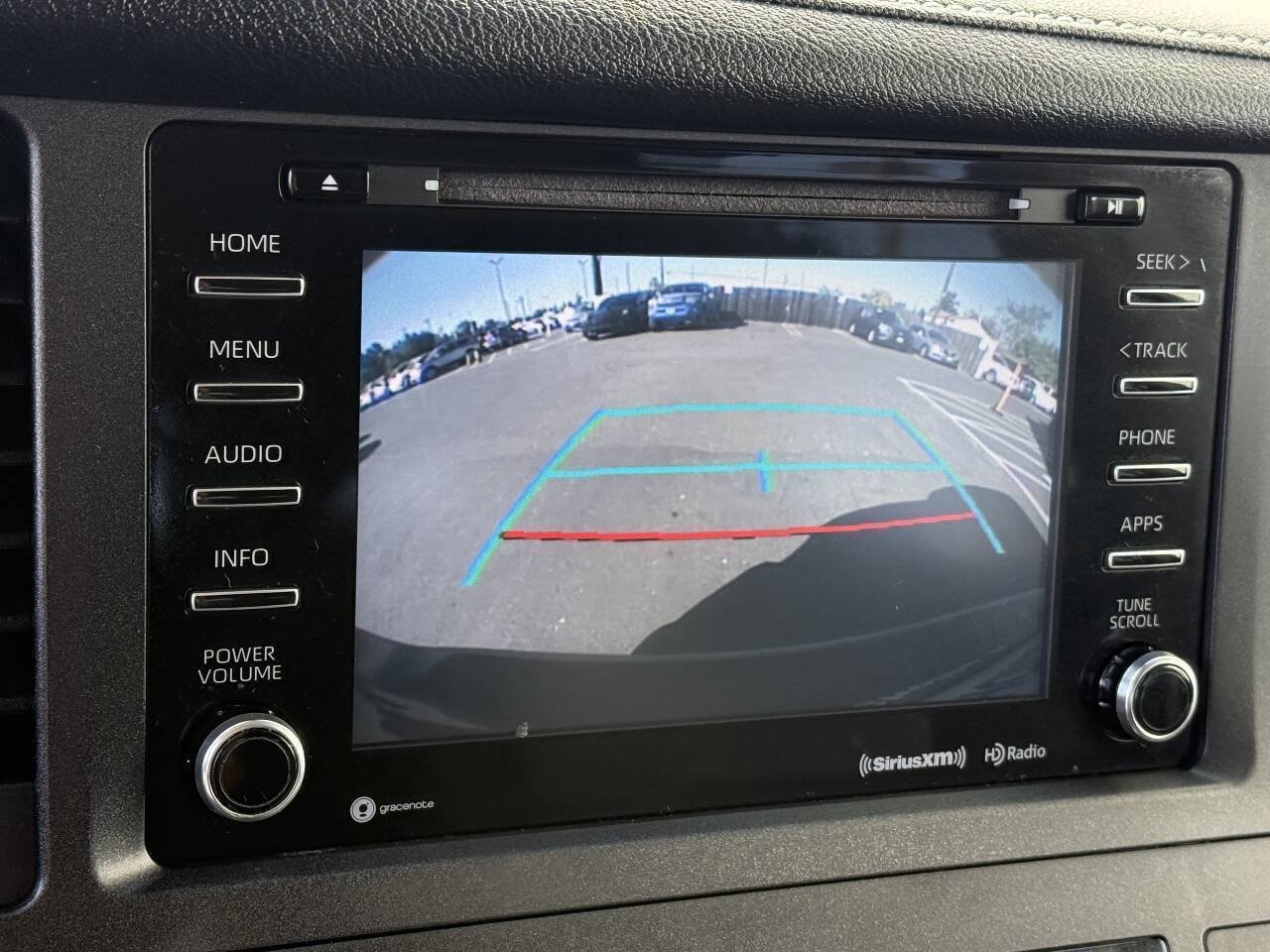 Used 2018 Toyota Sienna SE FWD image 11
