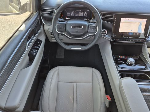 Used 2022 Jeep Wagoneer Series II AWD/4WD image 37