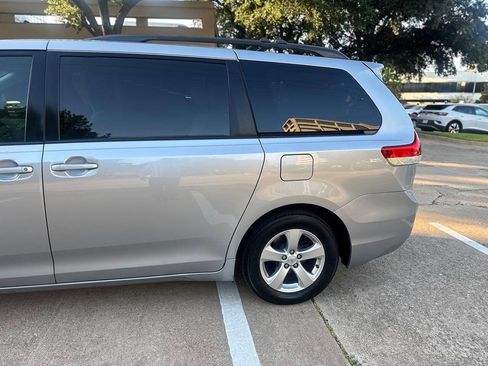 Used 2013 Toyota Sienna LE FWD image 5
