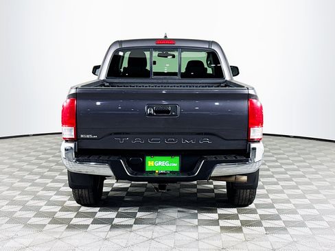 Used 2017 Toyota Tacoma SR5 w/ SR5 Appearance Package (SM) RWD image 7