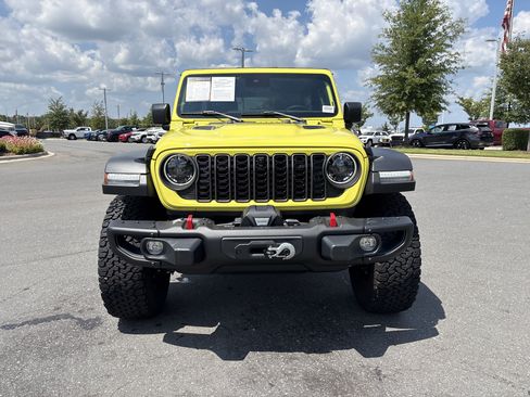 Used 2024 Jeep Wrangler Unlimited Rubicon w/ XTREMEE 35" Tire Package AWD/4WD image 3