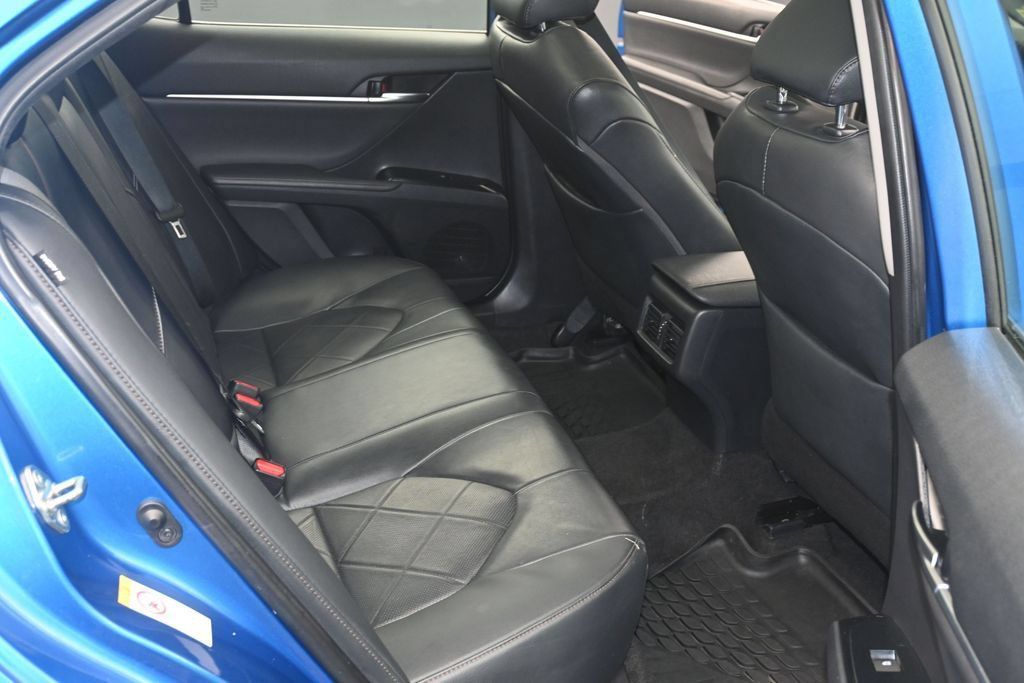 Used 2019 Toyota Camry XLE FWD image 12