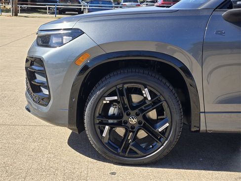 New 2026 Volkswagen Tiguan SE R-Line image 5