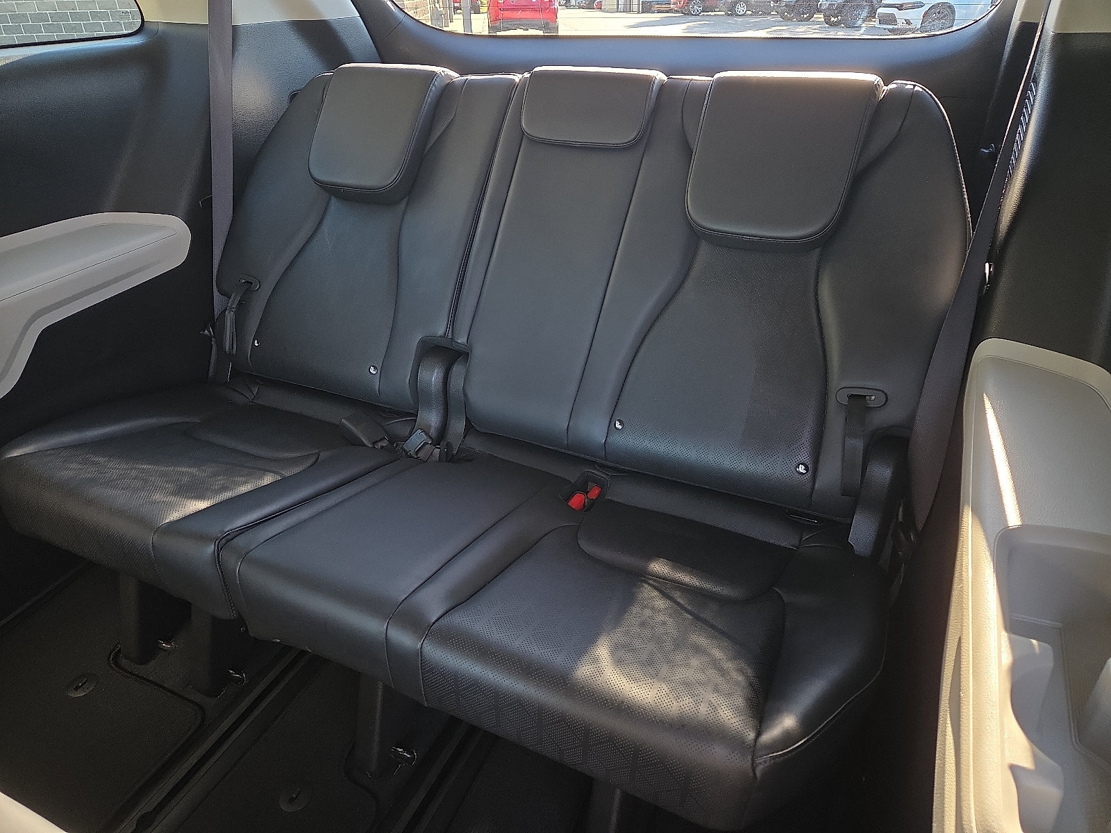 Used 2023 Kia Carnival LX FWD image 10
