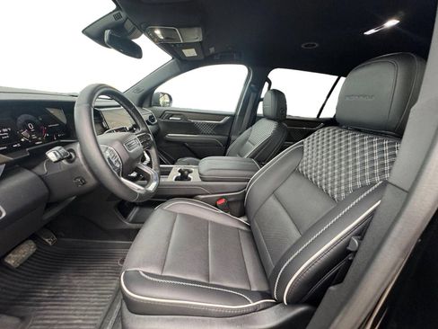 Used 2025 GMC Acadia Denali w/ LPO, Floor Liner Package AWD/4WD image 10