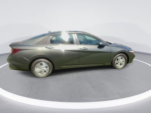 Used 2026 Hyundai Elantra SE FWD image 9