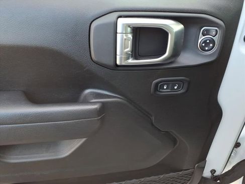 Used 2024 Jeep Wrangler Unlimited Rubicon AWD/4WD image 13