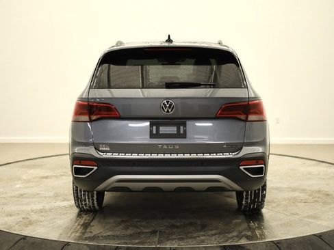 Certified 2024 Volkswagen Taos SEL image 4