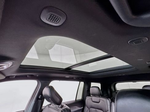 Used 2024 Jeep Grand Cherokee L Limited w/ Luxury Tech Group II image 5