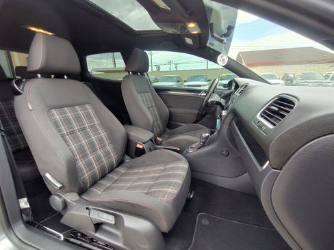 Used 2012 Volkswagen Golf 2-Door FWD image 34