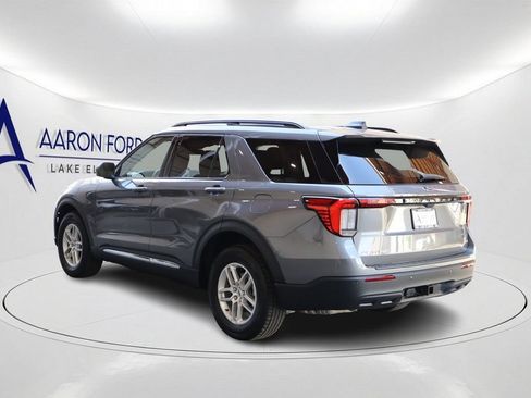 Used 2025 Ford Explorer Active AWD/4WD image 7