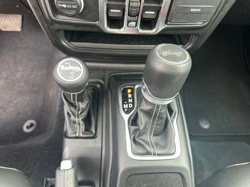 Used 2022 Jeep Wrangler Unlimited Sahara AWD/4WD image 21