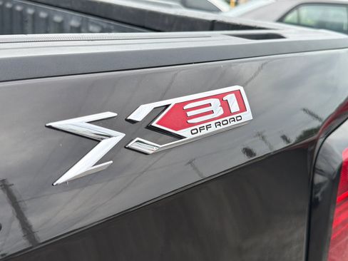 Used 2019 GMC Sierra 1500 SLT w/ SLT Premium Package AWD/4WD image 28