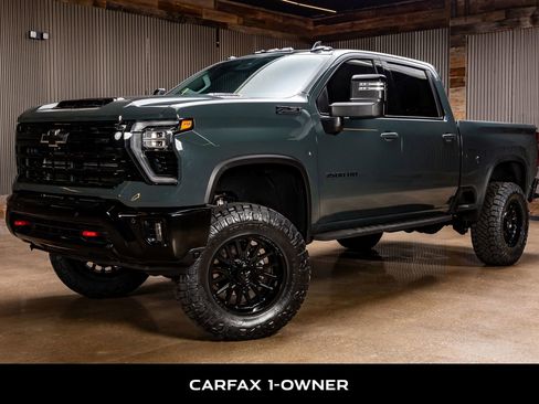 Used 2025 Chevrolet Silverado 3500 LTZ w/ LTZ Plus Package image 5