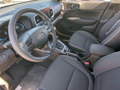 New 2025 Hyundai Venue Limited image 17
