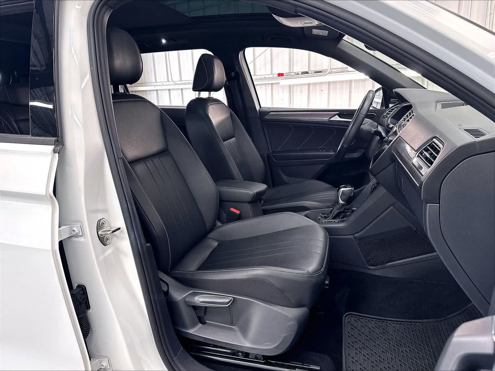 Used 2023 Volkswagen Tiguan SE R-Line FWD image 32