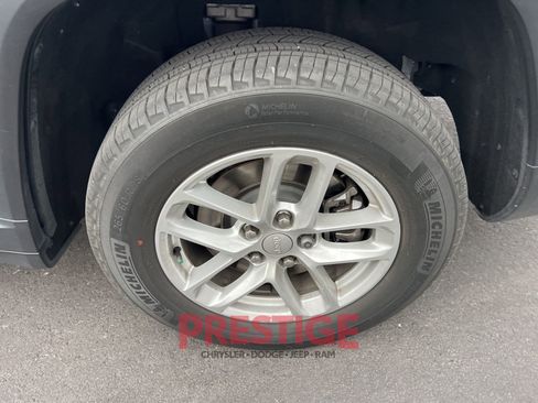 Used 2023 Jeep Grand Cherokee L Laredo image 11