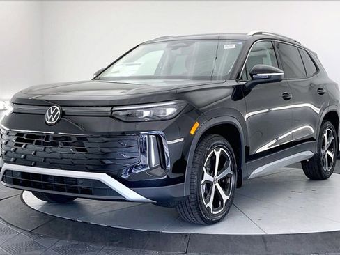 New 2026 Volkswagen Tiguan SE image 2