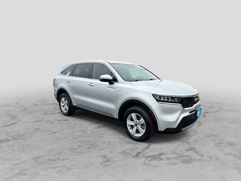 Used 2022 Kia Sorento LX AWD/4WD image 2