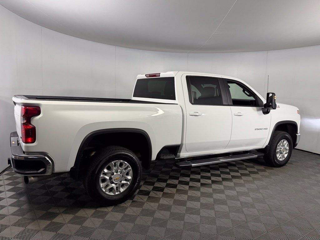 Used 2026 Chevrolet Silverado 2500 LT AWD/4WD image 8