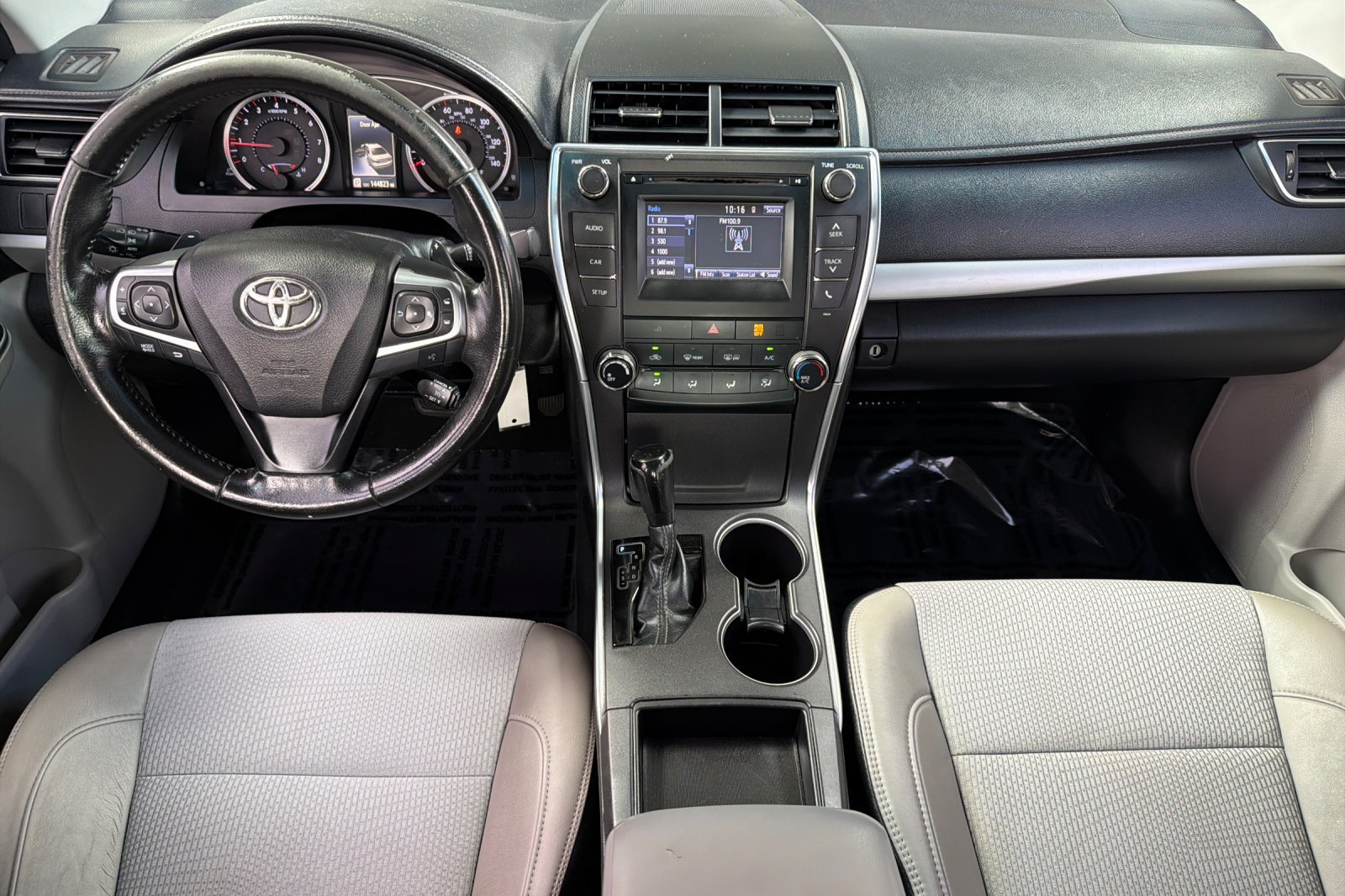 Used 2016 Toyota Camry SE FWD image 17