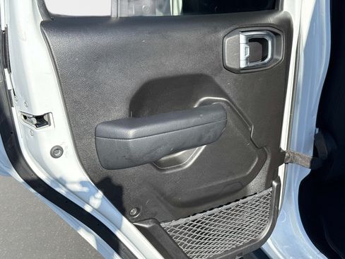 Used 2023 Jeep Gladiator Sport AWD/4WD image 13