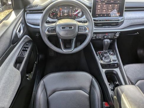 Used 2024 Jeep Compass Latitude image 11