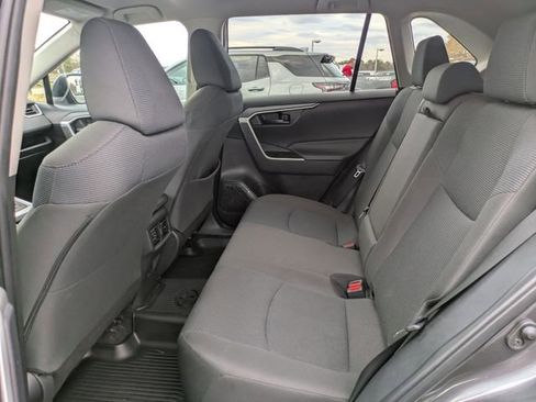 Used 2021 Toyota RAV4 XLE Premium image 12