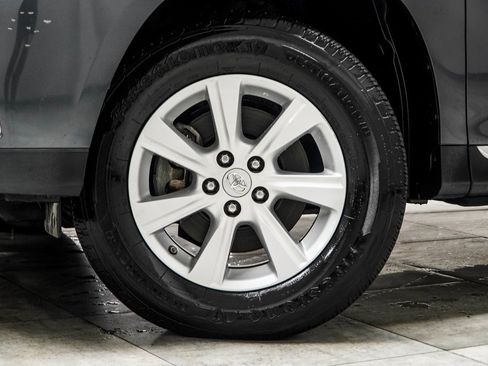 Used 2013 Toyota Highlander SE image 3