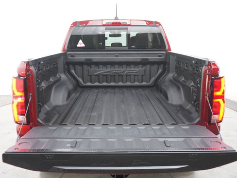 Used 2024 Chevrolet Colorado ZR2 w/ Technology Package AWD/4WD image 17