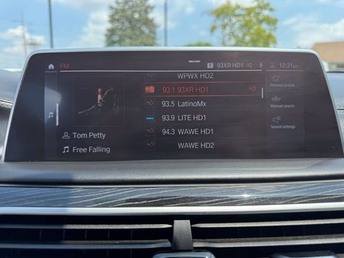 Used 2021 BMW 750i xDrive w/ Executive Package AWD/4WD image 16