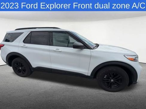 Used 2023 Ford Explorer XLT AWD/4WD image 10
