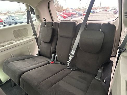 Used 2015 Dodge Grand Caravan SE image 28
