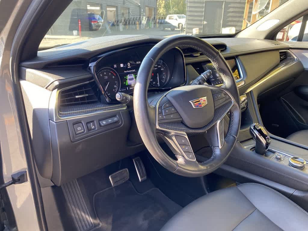 Used 2023 Cadillac XT5 Sportv w/ Technology Package AWD/4WD image 2
