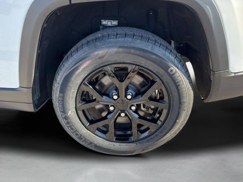 Used 2024 Jeep Grand Cherokee L Laredo image 46