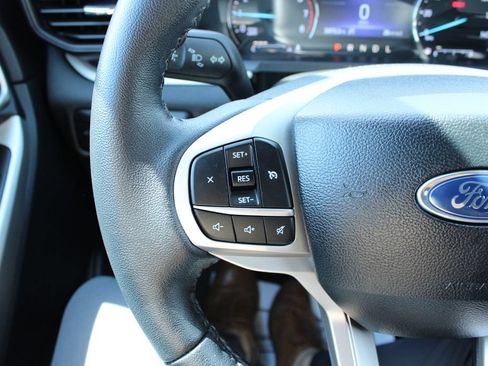 Used 2024 Ford Explorer XLT AWD/4WD image 35