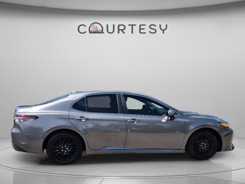 Used 2022 Toyota Camry LE FWD image 8