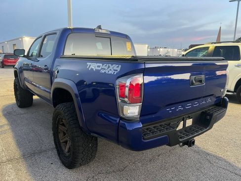 Used 2022 Toyota Tacoma TRD Sport w/ TRD Premium Sport Package AWD/4WD image 6