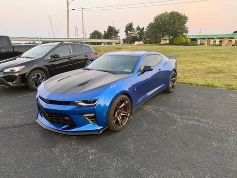 Used 2018 Chevrolet Camaro SS RWD image 4
