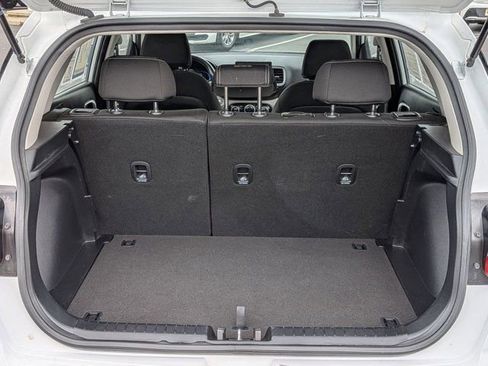 Used 2025 Hyundai Venue SEL FWD image 10