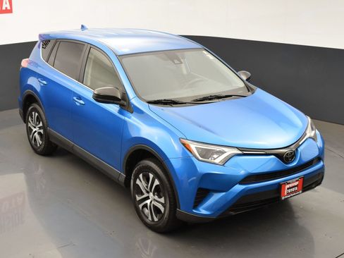 Used 2018 Toyota RAV4 LE w/ Carpet Mat Package AWD/4WD image 22
