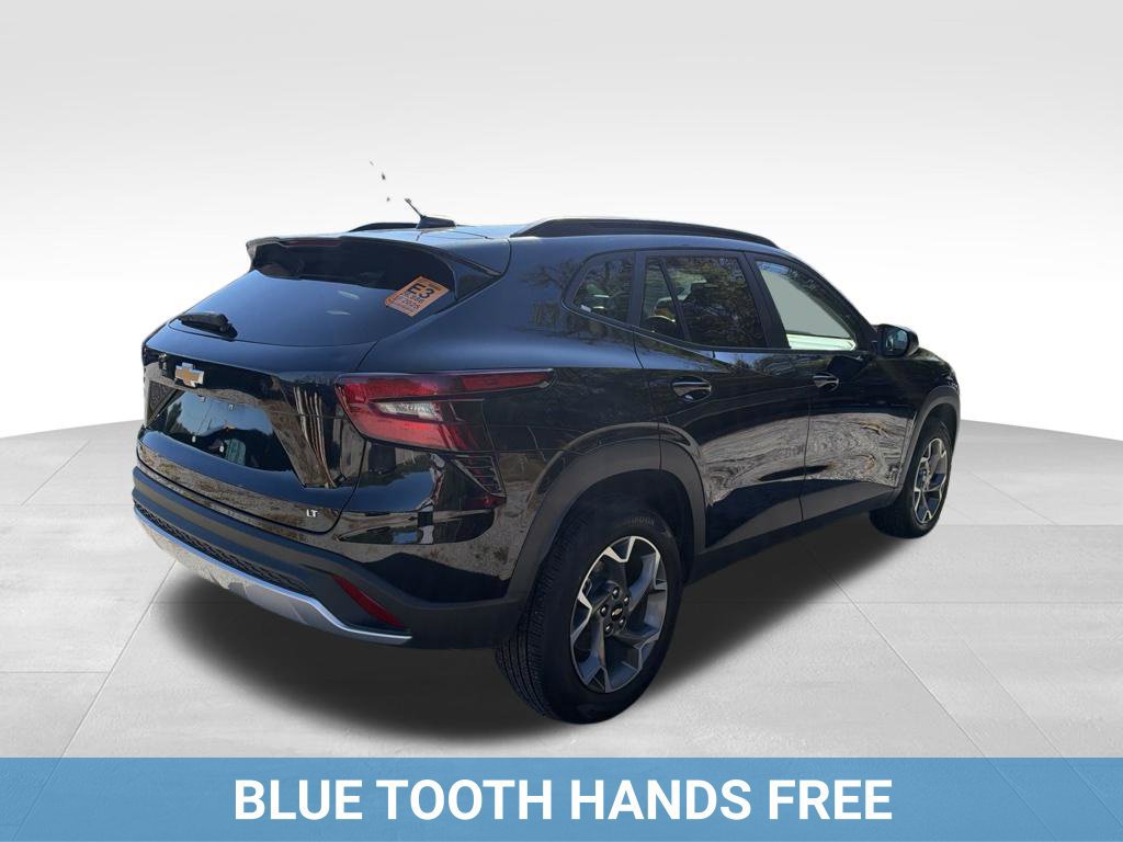 Used 2025 Chevrolet Trax LT FWD image 11