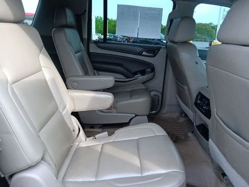 Used 2018 Chevrolet Suburban LT AWD/4WD image 35
